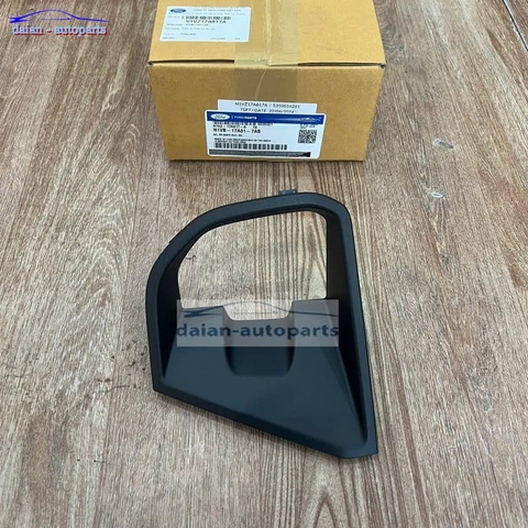 Ốp đèn cản sau Ford Everest 2023 chính hãng