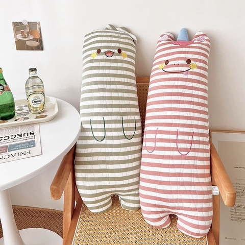 Gối ôm những em bé kẻ sọc