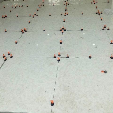 Ke vít cân bằng lát gạch chữ T