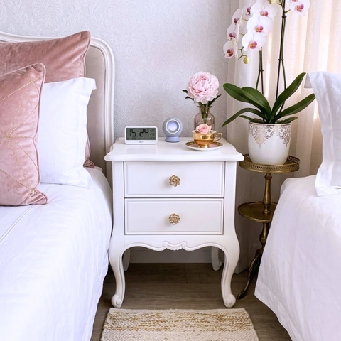 Tủ đầu giường tân cổ điển tay nắm hoa hồng