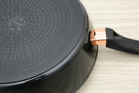 Chảo chống dính ultra Titanium Sunhouse ST30B