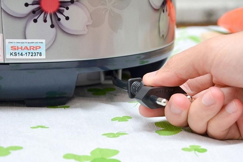 Nồi cơm điện Sharp 2,2L KS-R231STV