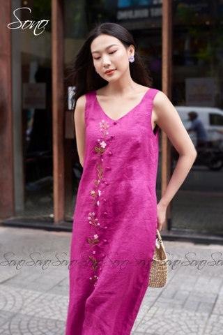 SONO - Đầm linen cổ tim thêu dọc