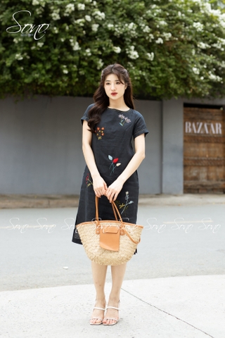 SONO - Đầm linen thêu toàn thân