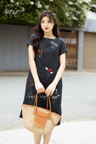 SONO - Đầm linen thêu toàn thân