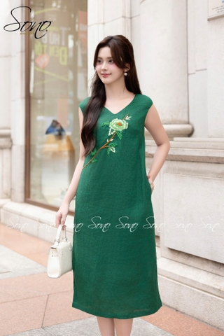 SONO - Đầm linen cổ tim thêu hoa xanh