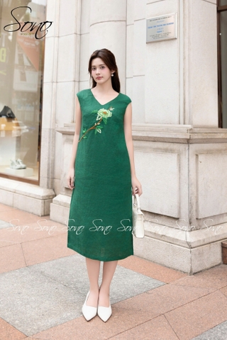 SONO - Đầm linen cổ tim thêu hoa xanh