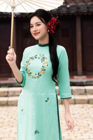 SONO - Áo dài xanh mint thêu vòng hoa