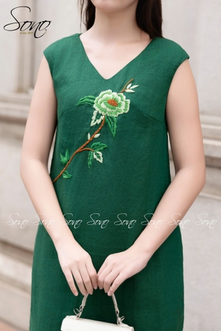SONO - Đầm linen cổ tim thêu hoa xanh