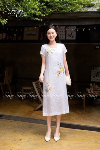 SONO - Đầm linen thêu hoa cúc