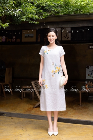 SONO - Đầm linen thêu hoa cúc