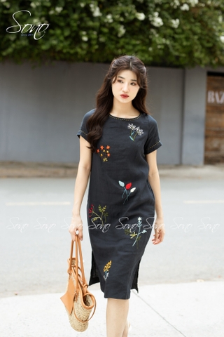 SONO - Đầm linen thêu toàn thân