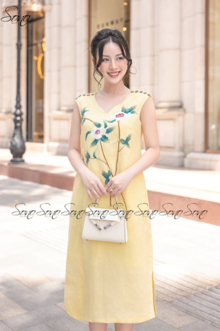 SONO - Đầm linen 5 nút vai thêu hoa hồng đặc