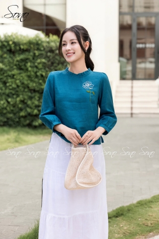 SONO - Áo linen dài tay bèo nhún thêu hoa