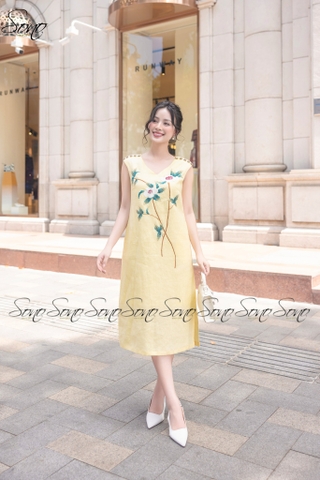 SONO - Đầm linen 5 nút vai thêu hoa hồng đặc