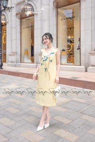 SONO - Đầm linen 5 nút vai thêu hoa hồng đặc