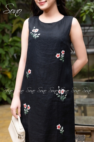 SONO - Đầm sát nách thêu cụm hoa trắng