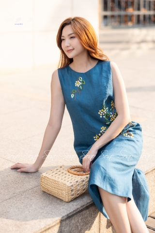 SONO - Đầm linen sát nách thêu hoa chấm màu
