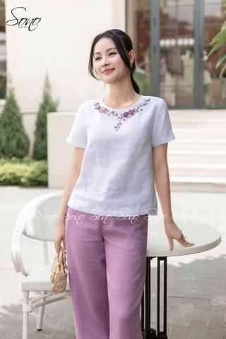 SONO - Áo linen thêu hoa tím quấn bọ viền cổ