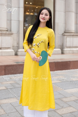 SONO - Áo dài vàng tươi thêu cành hoa
