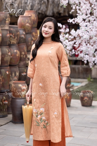 SONO - Áo dài cam loang thêu hoa bướm nút bọc xẻ tay