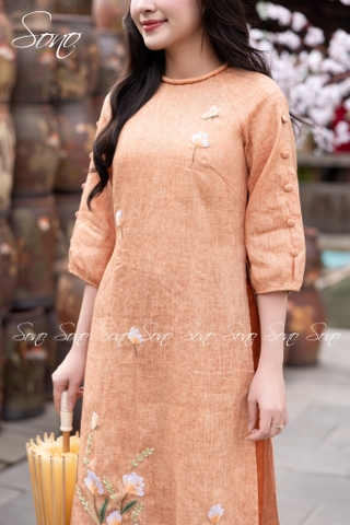 SONO - Áo dài cam loang thêu hoa bướm nút bọc xẻ tay