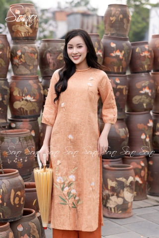SONO - Áo dài cam loang thêu hoa bướm nút bọc xẻ tay