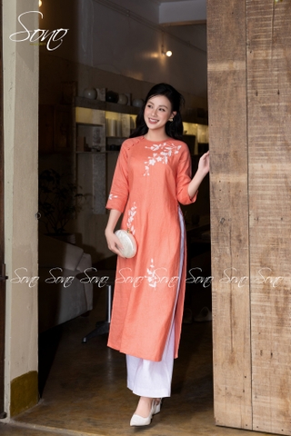 SONO - Áo dài linen cam thêu bông trắng