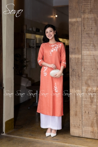 SONO - Áo dài linen cam thêu bông trắng