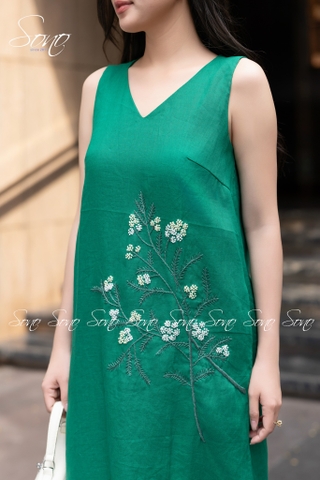 SONO - Đầm linen cổ tim thêu cành lá xương cá