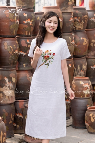 SONO - Đầm trắng thêu hoa hồng trà