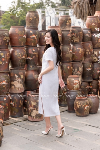 SONO - Đầm trắng thêu hoa hồng trà
