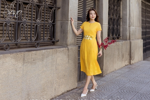 SONO - Đầm linen thêu hoa ở eo