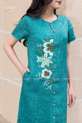 SONO - Đầm linen loang nút gỗ thêu hoa