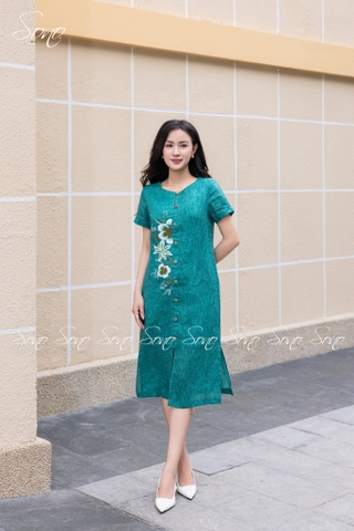 SONO - Đầm linen loang nút gỗ thêu hoa