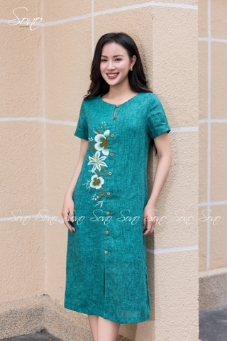 SONO - Đầm linen loang nút gỗ thêu hoa