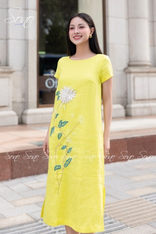 SONO - Đầm linen thêu cúc trắng nút gỗ sau
