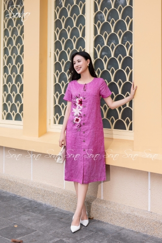 SONO - Đầm linen loang nút gỗ thêu hoa