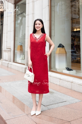 SONO - Đầm linen nút gỗ bên thêu viền cổ tim