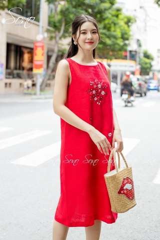 SONO - Đầm linen sát nách thêu hoa nhí ở ngực-nút gỗ sau