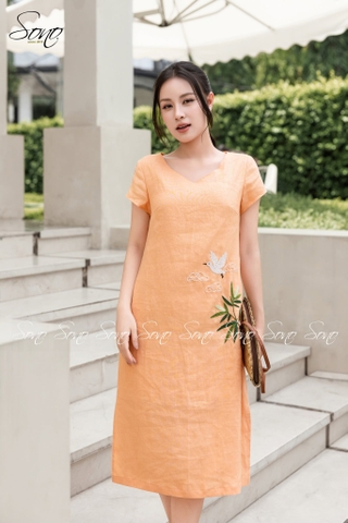 SONO - Đầm linen cổ tim thêu trúc và hạc