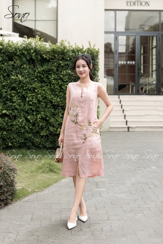 SONO - Đầm linen cổ V phối 3 nút gỗ
