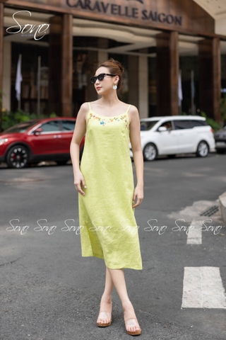 SONO - Đầm linen 2 dây thêu viền cổ