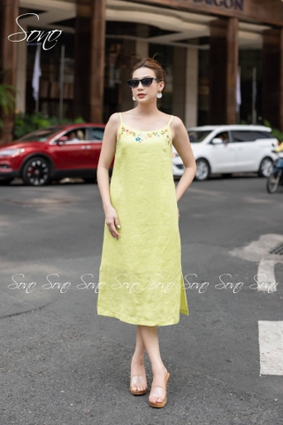 SONO - Đầm linen 2 dây thêu viền cổ