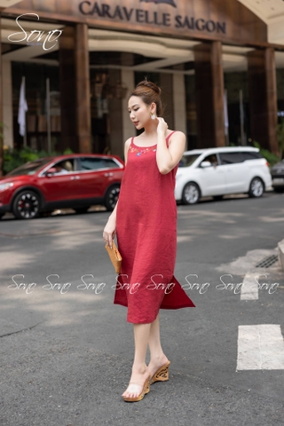SONO - Đầm linen 2 dây thêu viền cổ