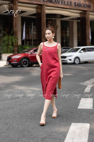 SONO - Đầm linen 2 dây thêu viền cổ