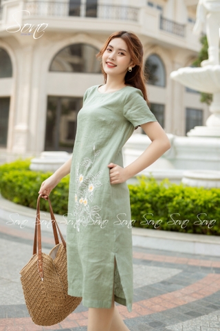 SONO - Đầm linen thêu hoa màu trắng
