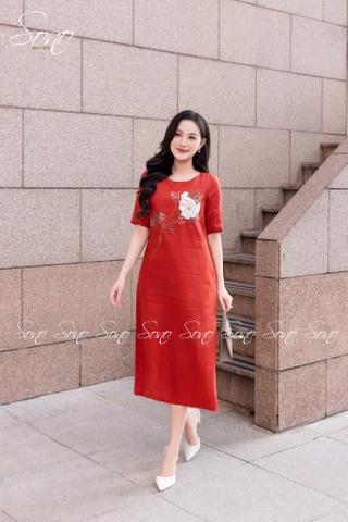 SONO - Đầm linen nút bọc tay thêu hoa mẫu đơn