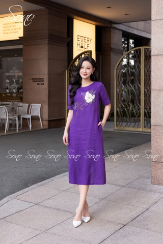 SONO - Đầm linen nút bọc tay thêu hoa mẫu đơn
