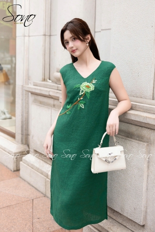 SONO - Đầm linen xanh lá thông cổ tim thêu hoa xanh